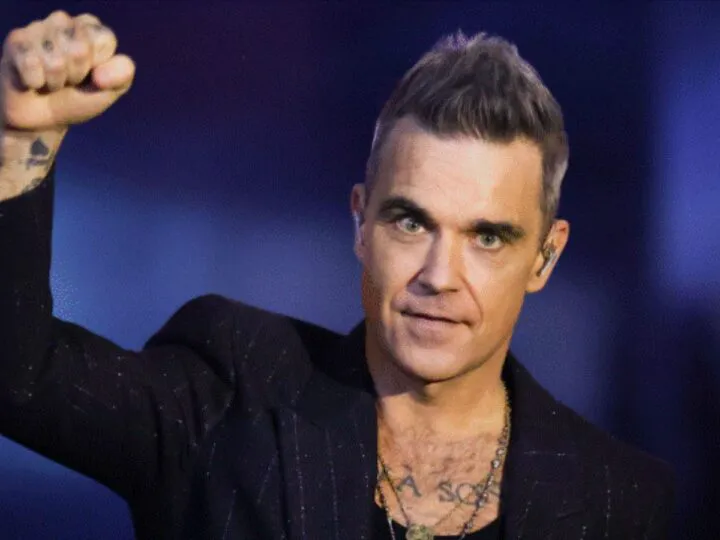 Robbie Williams, la un pas să orbească! Injecțiile miraculoase la modă au declanșat problemele
