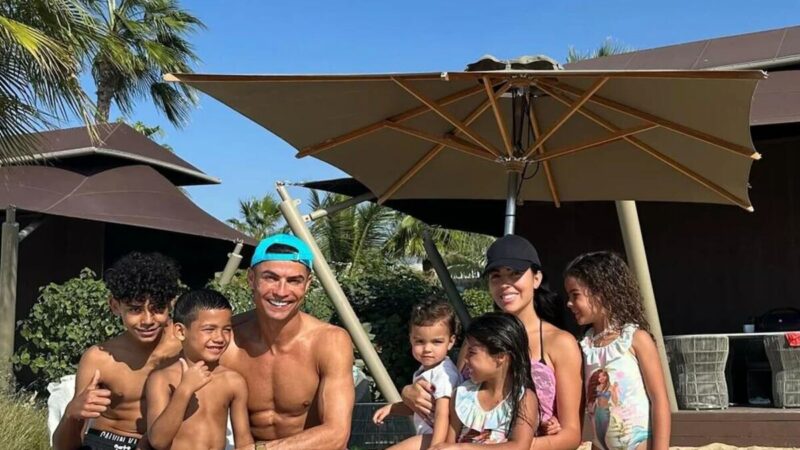 Cristiano Ronaldo, vacanță de lux cu familia. Imagini inedite de pe insula privată unde s-a cazat