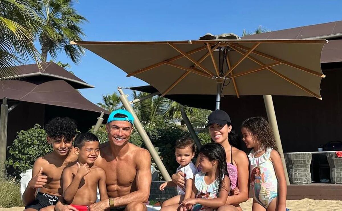 Cristiano Ronaldo, vacanță de lux cu familia. Imagini inedite de pe insula privată unde s-a cazat