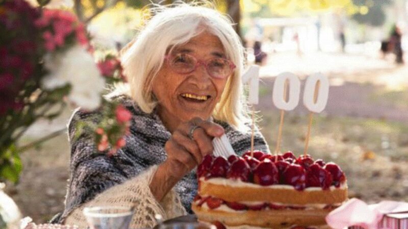 Secretele din spatele longevității. Ce a fost găsit în sângele centenarilor