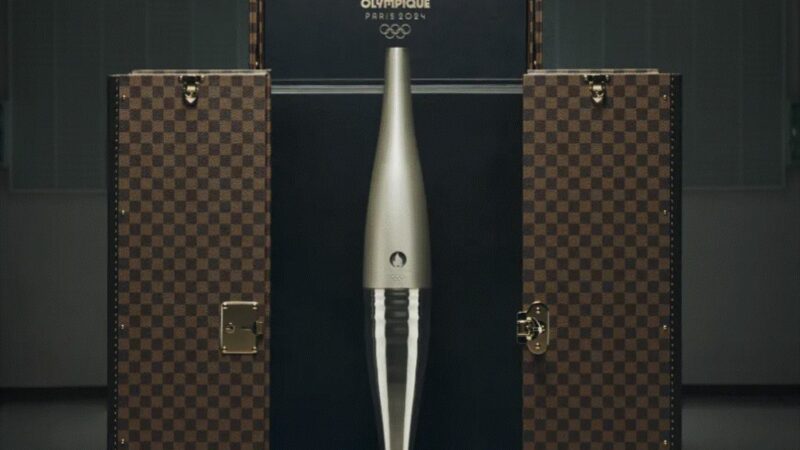 Valize de lux Louis Vuitton la Jocurile Olimpice și Paralimpice de la Paris 2024. Vor proteja torțele și medaliile