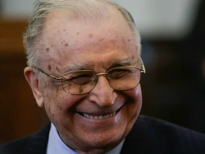 De ce spune Ion Iliescu despre sine că are un zâmbet „industrial”. Fostul președinte mai are chef de glume la 95 de ani