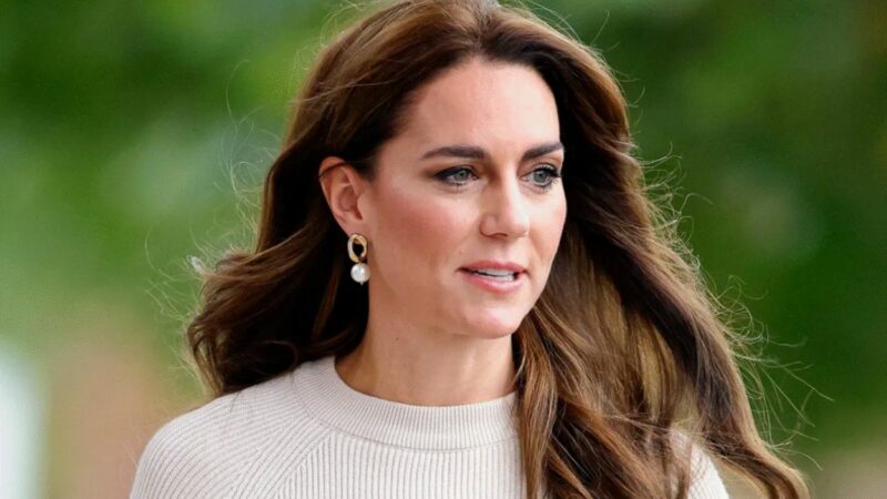 Sosia lui Kate Middleton a trecut prin momente grele în ultimele luni. Cine e femeia care o imită public pe prințesă