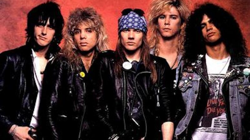 Acuzații grave! Celebrul solist Guns N’ Roses acuzat că a molestat o fetiță de 15 ani