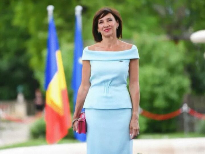 Carmen Iohannis a atras din nou privirile cu ținuta purtată de Paștele Catolic. Ce a purtat Prima Doamnă a României