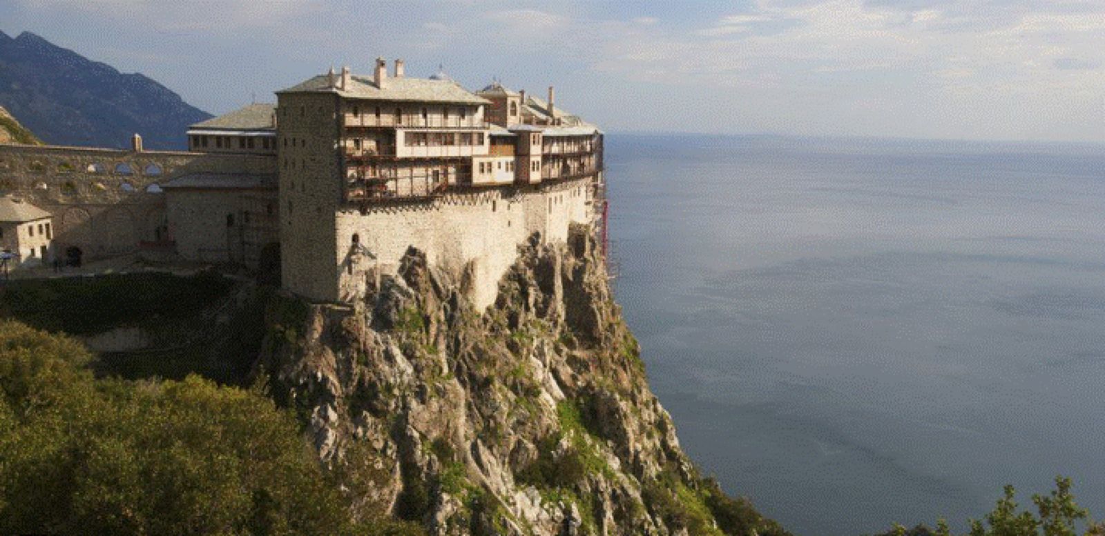 Misterele de la Muntele Athos. Singura femeie din lume care a pășit pe pământul sfânt
