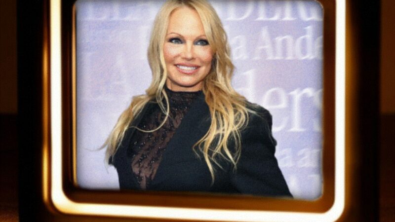 Pamela Anderson s-a reinventat. Radiază de pe coperta noii sale cărți de bucate atipice