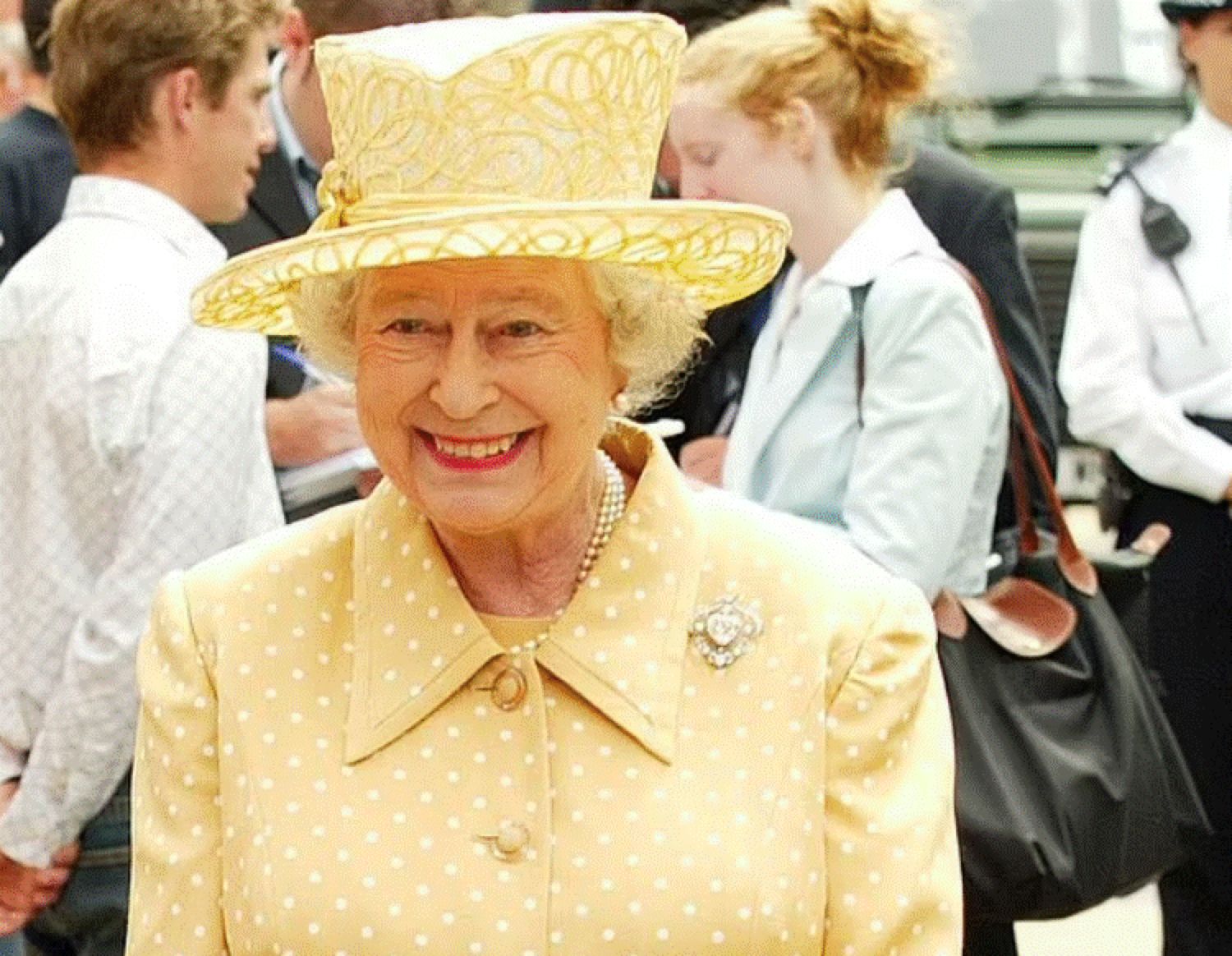 Regina Elisabeta și gențile sale atemporale. Ce purta Suverana în poșete