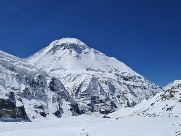 Român mort pe Everest! Alpinistul se afla acolo de două luni