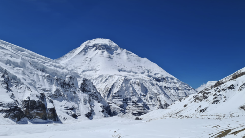 Român mort pe Everest! Alpinistul se afla acolo de două luni
