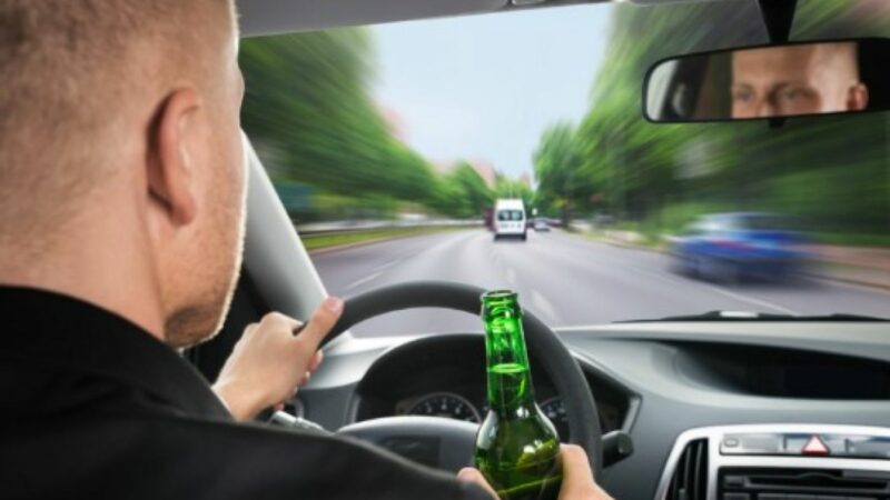 Președintele Klaus Iohannis a dat legea. Ce se întâmplă cu șoferii care consumă băutură sau droguri