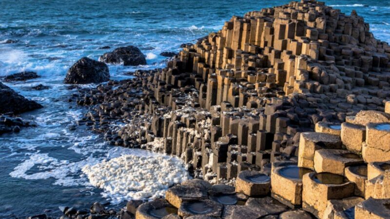 Legenda Căii Uriașului din Irlanda. Una dintre cele mai impresionante minuni naturale din lume