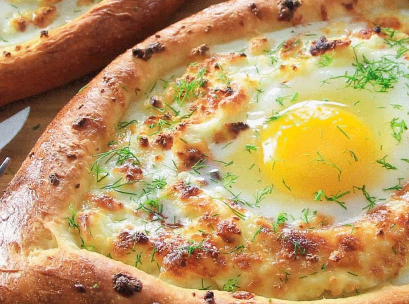 Rețeta de Khachapuri, cel mai faimos fel de mâncare din Georgia