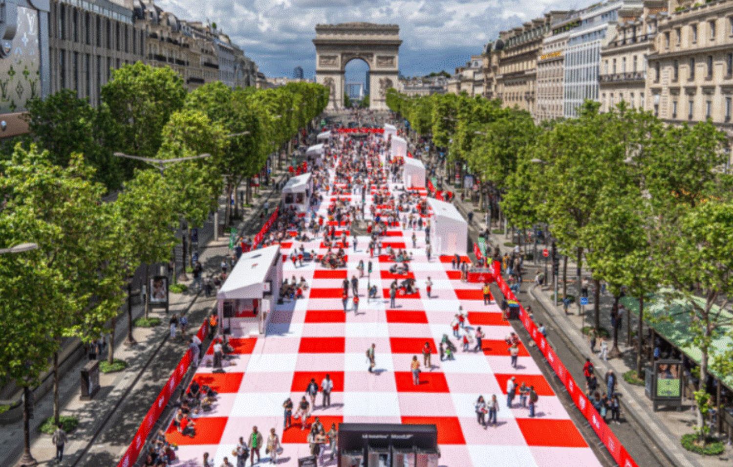 Parisul s-a mândrit cu cel mai mare picnic din lume. Peste 4000 de persoane au mâncat gratis