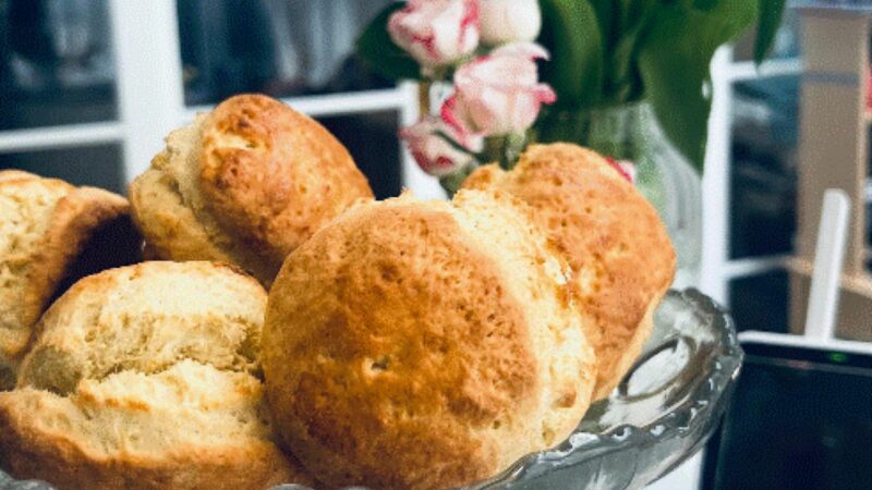 Scone, cele mai căutate prăjiturele din Anglia și Irlanda. Rețeta delicioasă a soției actorului din Suleyman. Video