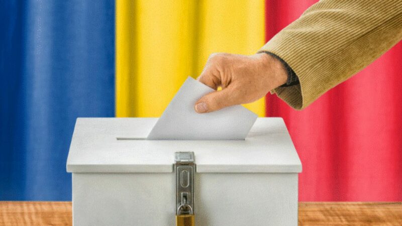 Candidații la Președinție au vrut să transmită mesaje cu hainele de pe ei. Cum s-au îmbrăcat când au votat