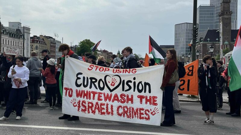 Scandal cu concurenta Israel la Eurovision. Proteste masive în fața hotelului cântăreței, Greta Thunberg e și ea acolo