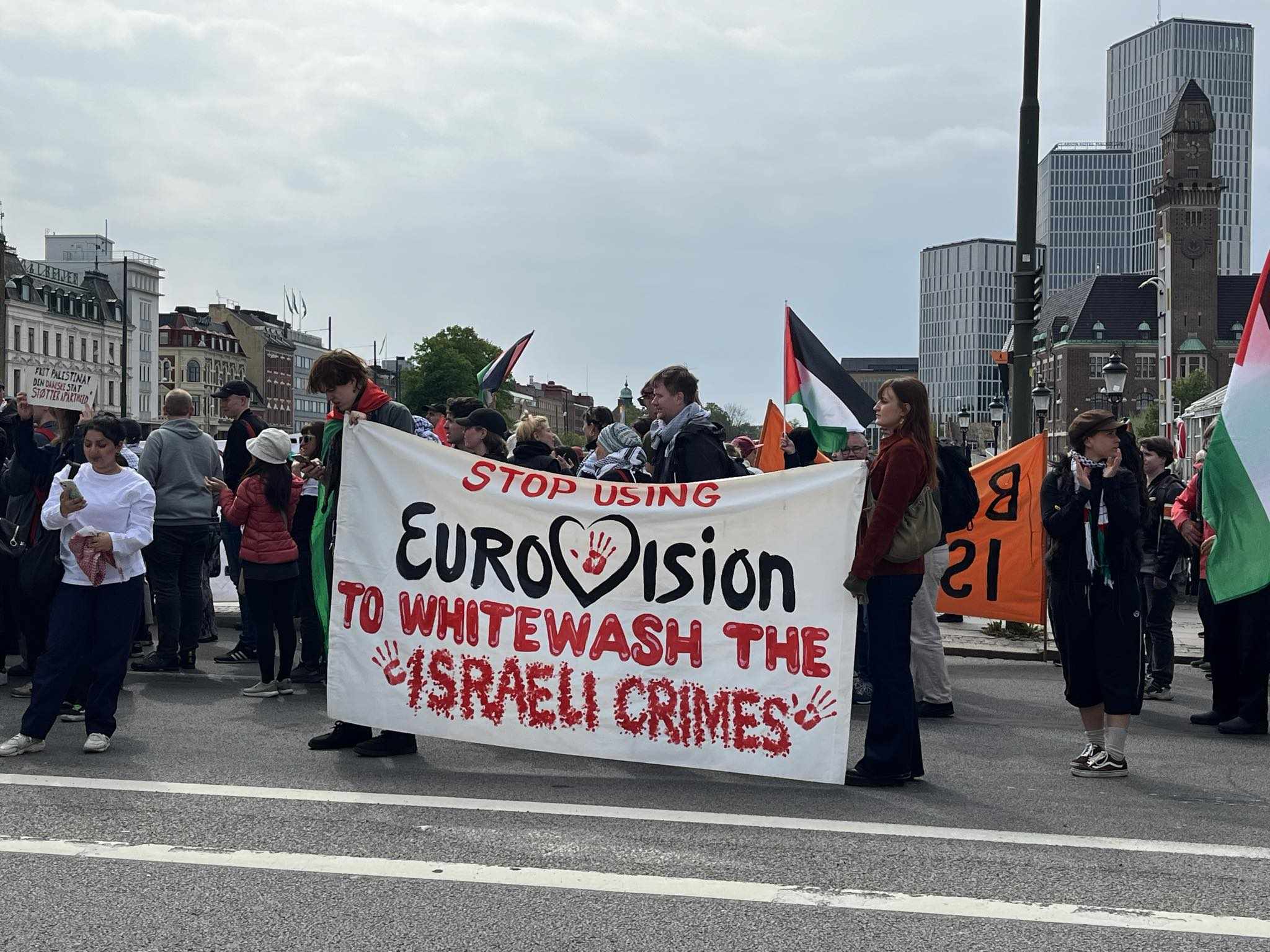 Scandal cu concurenta Israel la Eurovision. Proteste masive în fața hotelului cântăreței, Greta Thunberg e și ea acolo