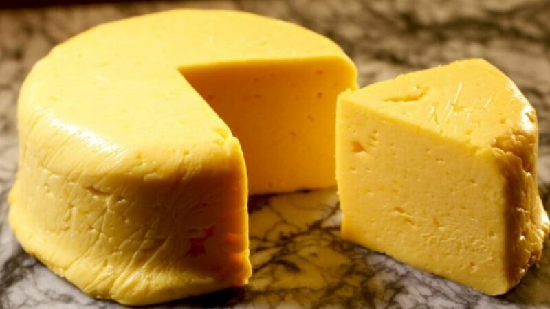 Brânza vă face fericiți și ar putea stimula îmbătrânirea sănătoasă, sugerează un studiu