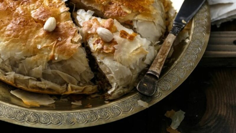 Cea mai faimoasă plăcintă cu pui din Maroc: Chicken bastilla. Rețetă surpriză pentru invitați