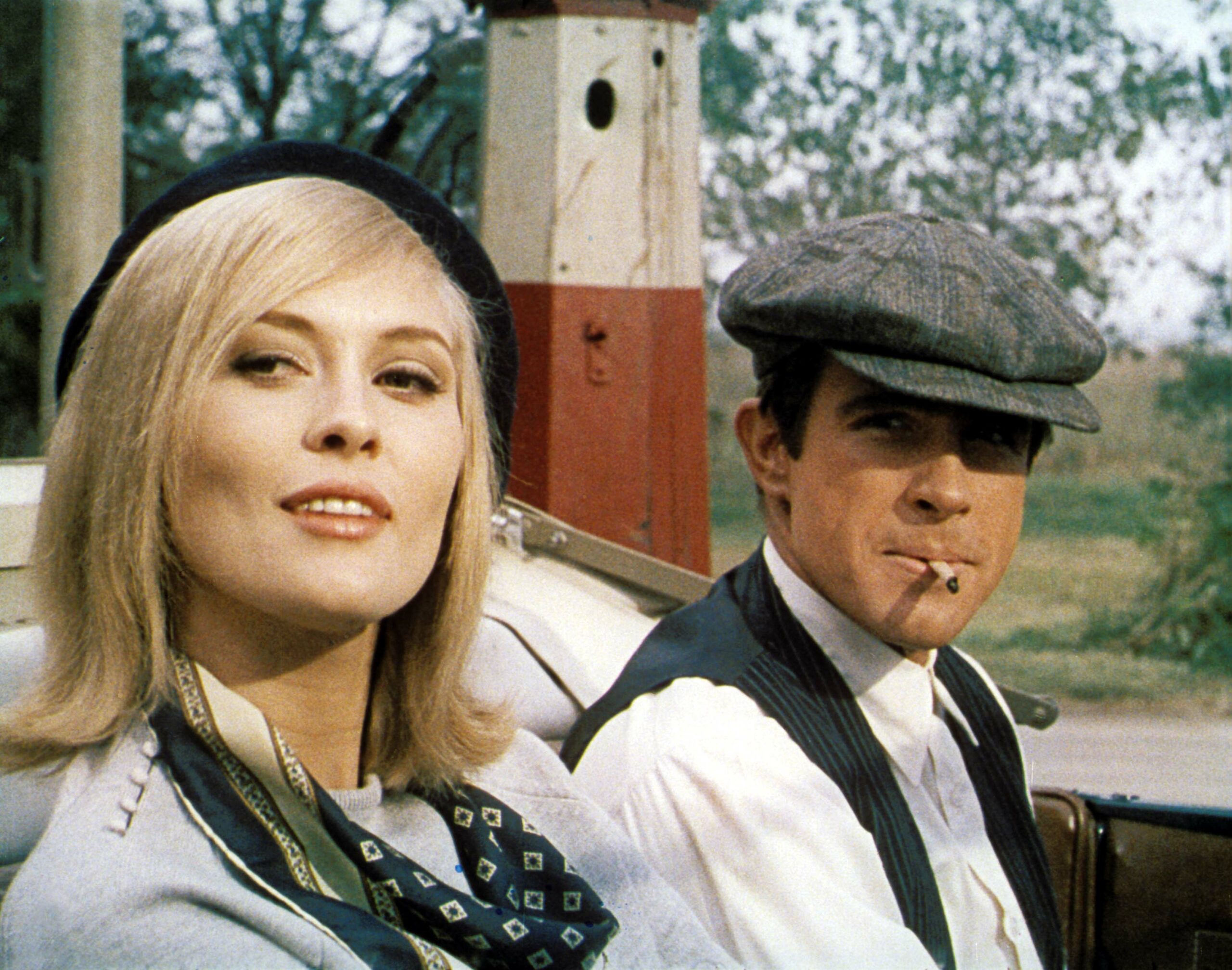 Cum arată la 83 de ani celebra actriță Faye Dunaway. Blonda superbă din „Bonnie și Clyde” a rămas o amintire