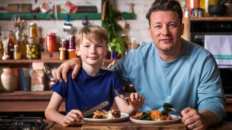 Fiul lui Jamie Oliver duce moștenirea tatălui mai departe. La 13 ani, este noua senzație în gastronomie