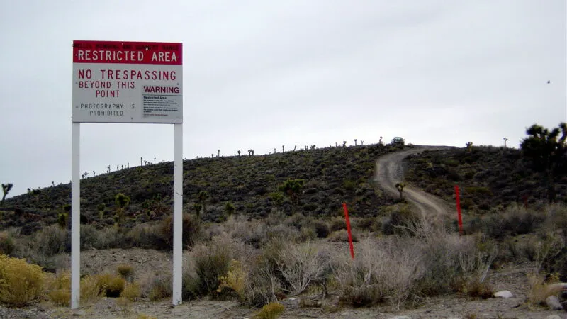 Baza militară Area 51, în centrul unei bătălii cu extratereștri reptilieni. Dezvăluirile unui soldat american alimentează teoria conspirației