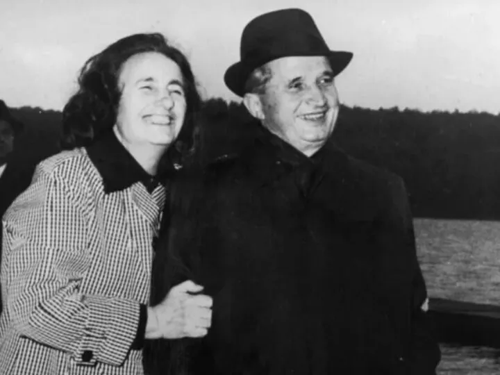 Imagini rare de arhivă – Nicolae Ceaușescu, la înmormântarea mamei sale. A avut o superstiție extrem de stranie