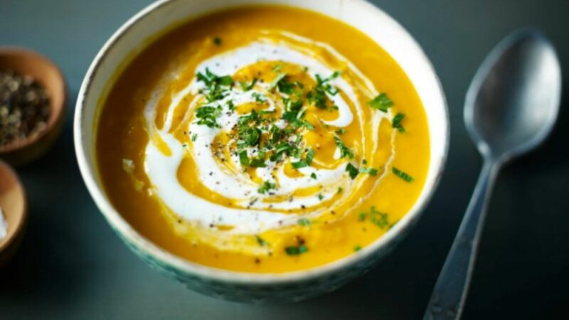 Mulligatawny, o delicioasă supă de curry. Rețeta datează din India secolul al XVIII-lea