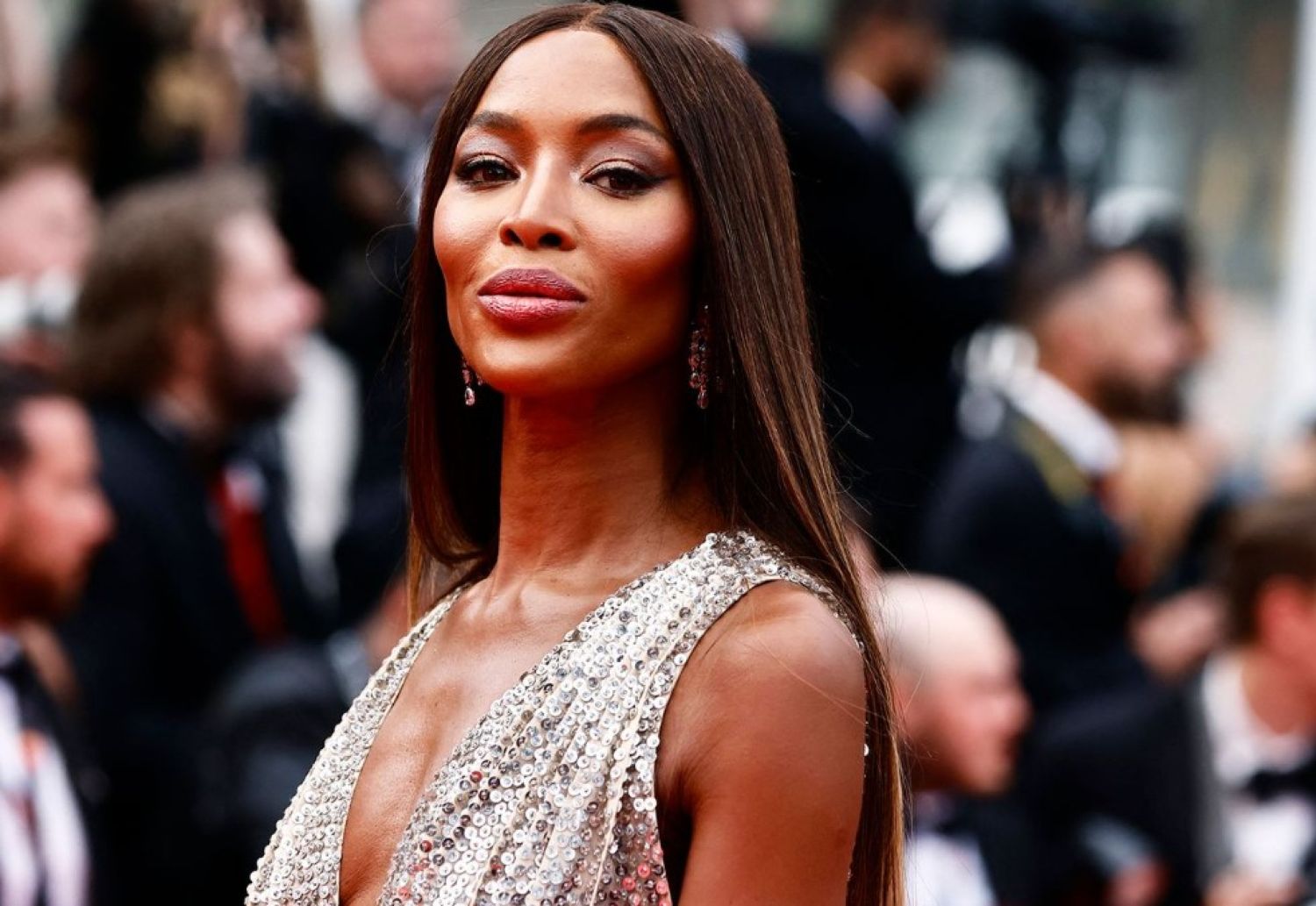 Naomi Campbell le arată fanilor cum face yoga. A fost comparată cu nevasta lui Popeye. Foto