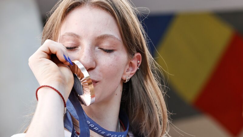 Ana Bărbosu nu e doar campioană, ci și olimpică și cu record la Stanford. De la mii de km, mama îi dă semne de acasă