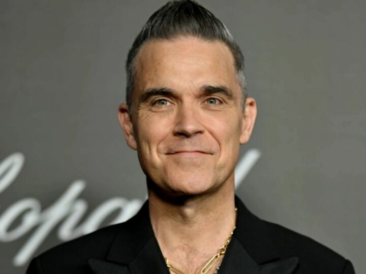 Robbie Williams, fermecat de noua sa dantură. Dinții vechi au fost folosiți ca desfăcător de sticle