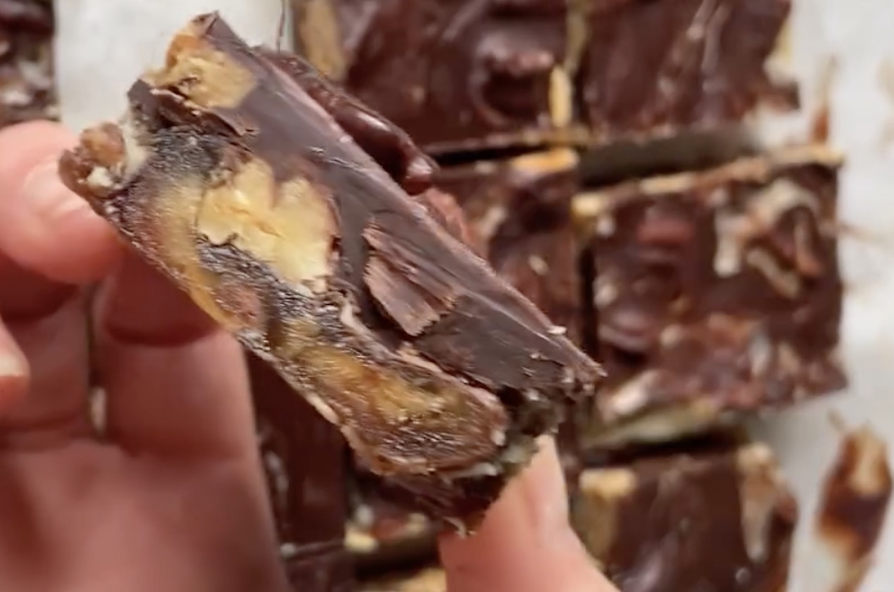 Cum se prepară batoanele Snickers vegane. O rețetă foarte simplă