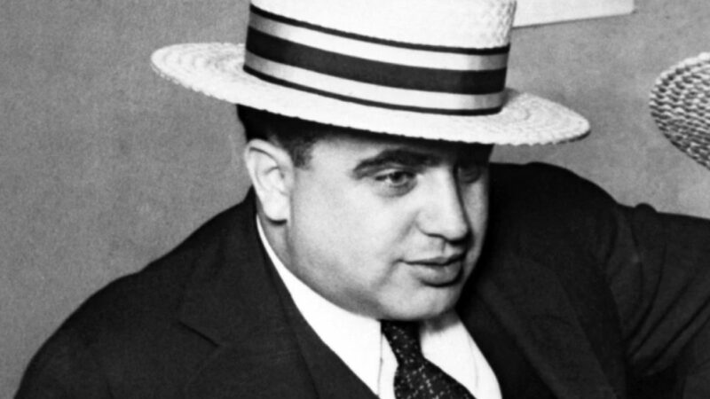 Al Capone, printre cei mai eleganți bărbați ai vremii. Purta curele cu catarame din diamante