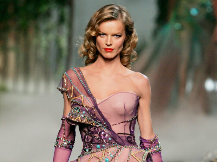 Eva Herzigova, supermodelul care promova sutienul minune, răvășitoare ca acum 30 de ani. Șoferii făceau accident când o vedeau