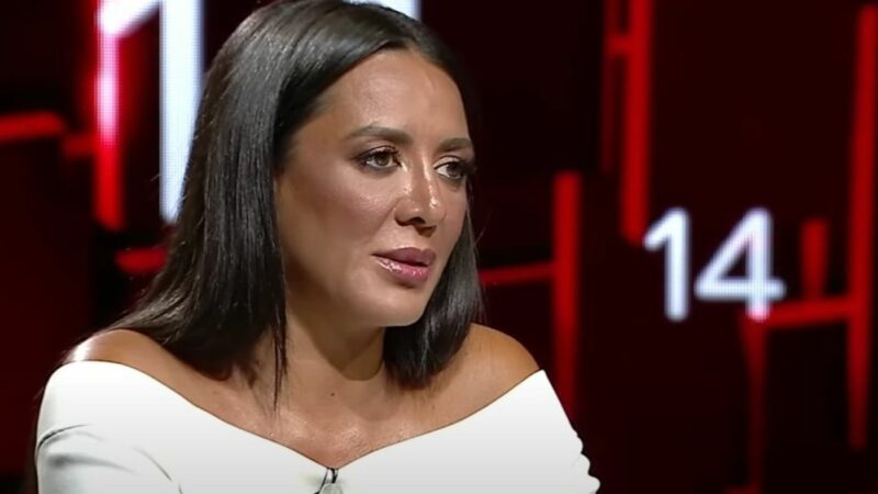 Oana Mizil spune pentru prima dată povestea costumului de zeghe pe care l-a îmbrăcat în 2010 în Parlament