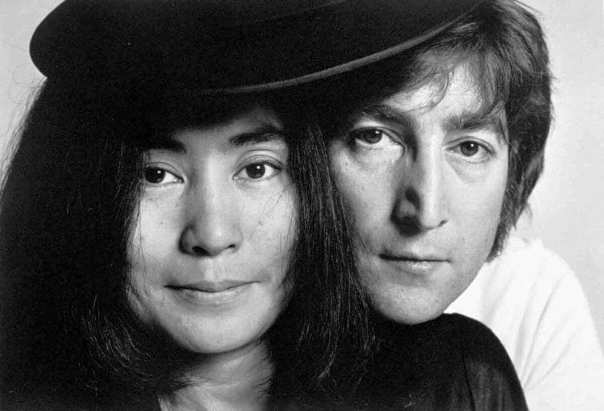 Infidelitățile lui John Lennon, dezvăluite. După ce a asistat la scene necenzurate, Yoko Ono l-a pus să doarmă pe canapea