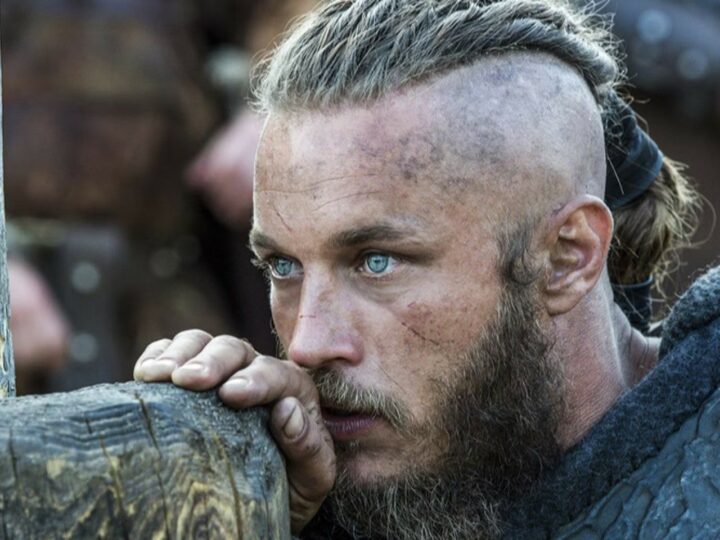 Ce s-a ales de actorul care l-a interpretat pe Ragnar Lothbrok din serialul fenomen „Vikings”. Fanele își fac tatuaje cu chipul lui