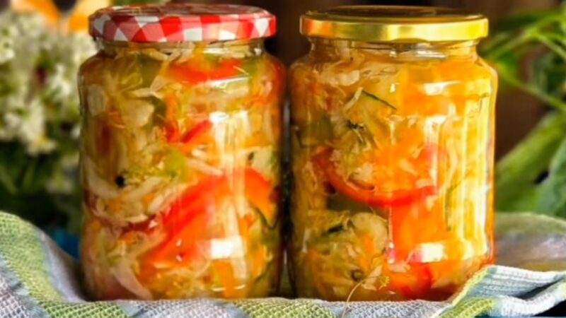 Cum se prepară ciolomada, salata ungurească de murături