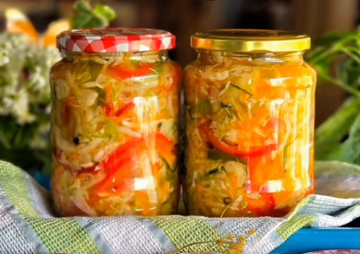 Cum se prepară ciolomada, salata ungurească de murături