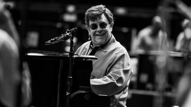 Elton John spune că e din ce în ce mai aproape de final. Și-a pregătit deja ultima ieșire din scenă