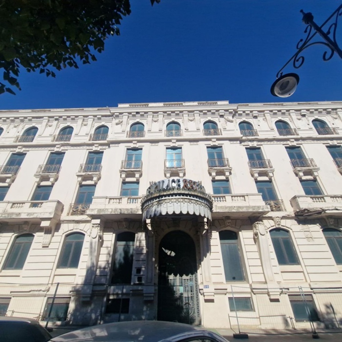 Hotel Palace și ciudata lui istorie. De la bijuteria Constanței pentru turiștii din Europa, la spital de război și cămin pentru agricultori