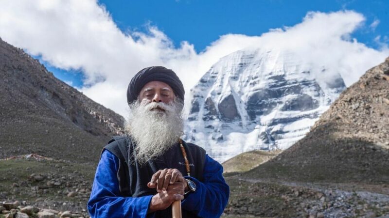 Kailash, muntele sacru al tibetanilor pe care nu a urcat nimeni niciodată. Cei care au încercat, au îmbătrânit pe loc