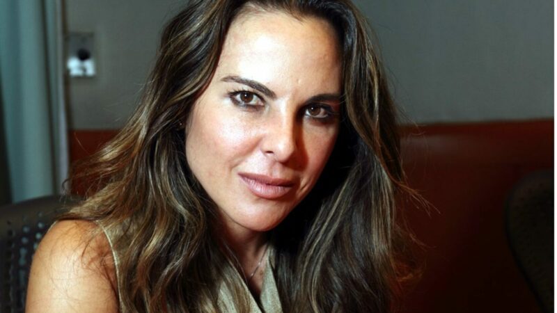 Celebra actriță de telenovele Kate del Castillo se luptă cu probleme de sănătate. A încercat totul, dar nu știe dacă se va vindeca