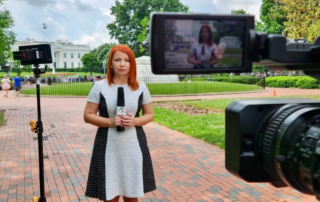 Ramona Avramescu, reporterul TVR care va transmite despre alegerile din America. Foto TVR