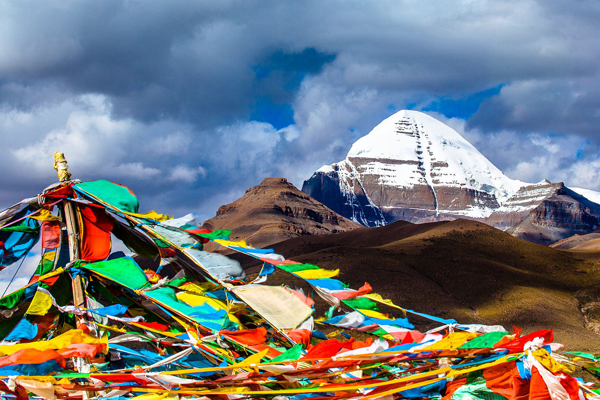 Kailash, muntele sacru al tibetanilor pe care nu a urcat nimeni niciodată