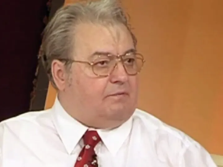 Cum arată mormântul lui Corneliu Vadim Tudor la 11 ani de la moarte sa. Fiica lui a decis