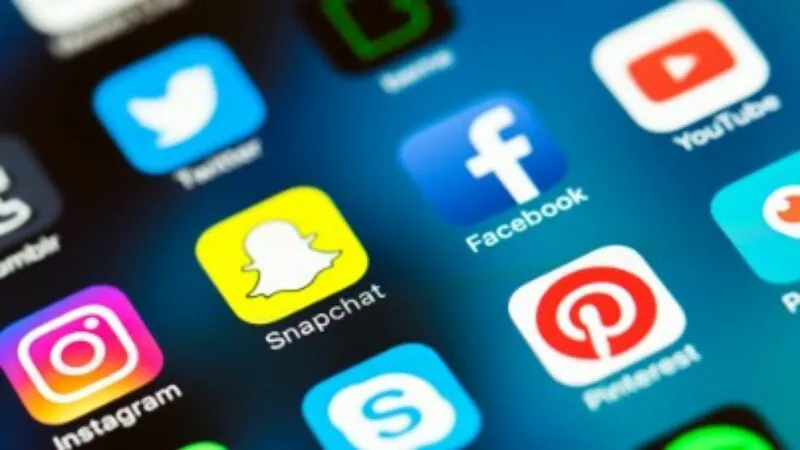 Începând din luna decembrie 2025: Accesul la rețelele de socializare, doar pe baza actului de identitate