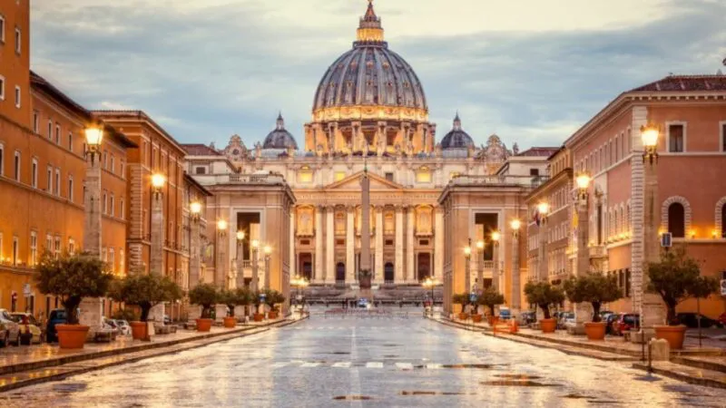 Vaticanul adună „armata lui Dumnezeu pentru rețelele sociale”. Preoți frumoși și influenceri – FOTO