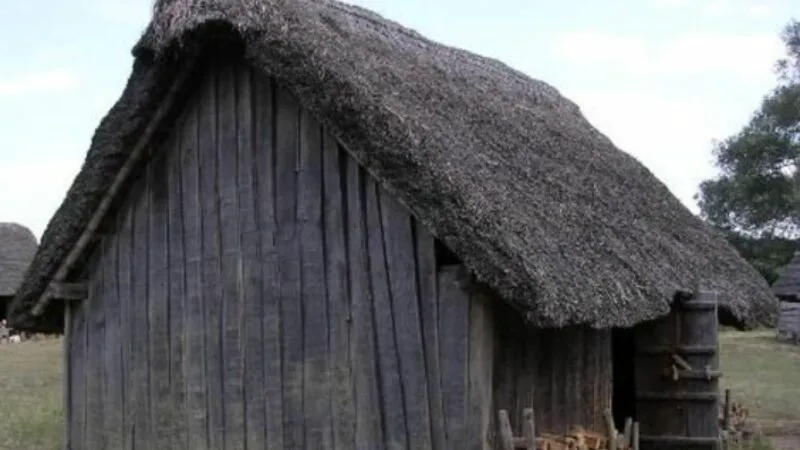 Ferma regelui, cea mai veche casă de lemn din lume care este locuită. La început a fost reședință episcopală